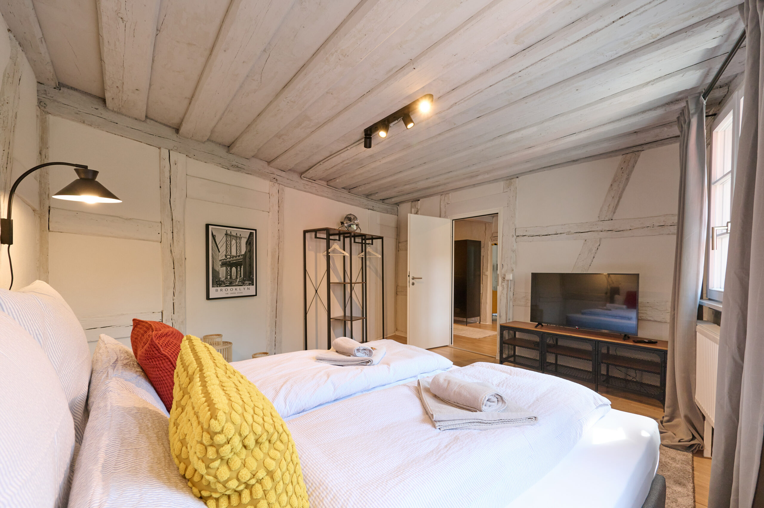 Komfortable Betten für Airbnb-Gäste Designideen für Airbnb-Schlafzimmer